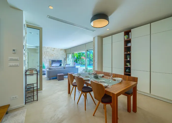 Luxury Sea Angel Brac With Heated Pool